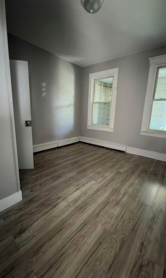 803 2nd Ave #3R - Photo 3 of 6