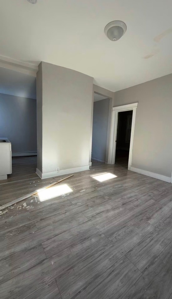 803 2nd Ave #3R - Photo 4 of 6