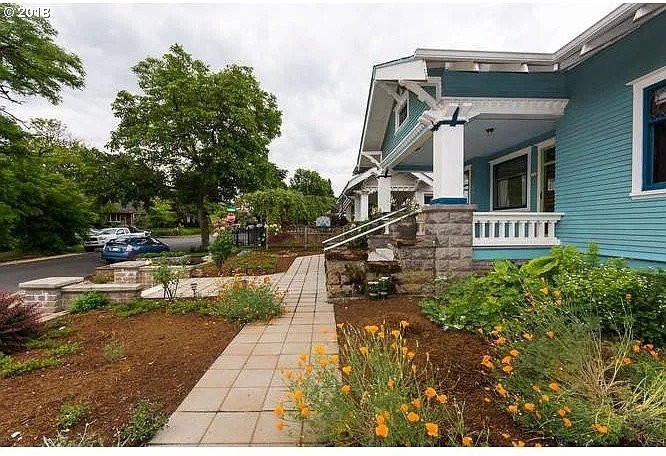 5713 N Haight Ave - Photo 2 of 17