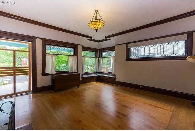 5713 N Haight Ave - Photo 6 of 17