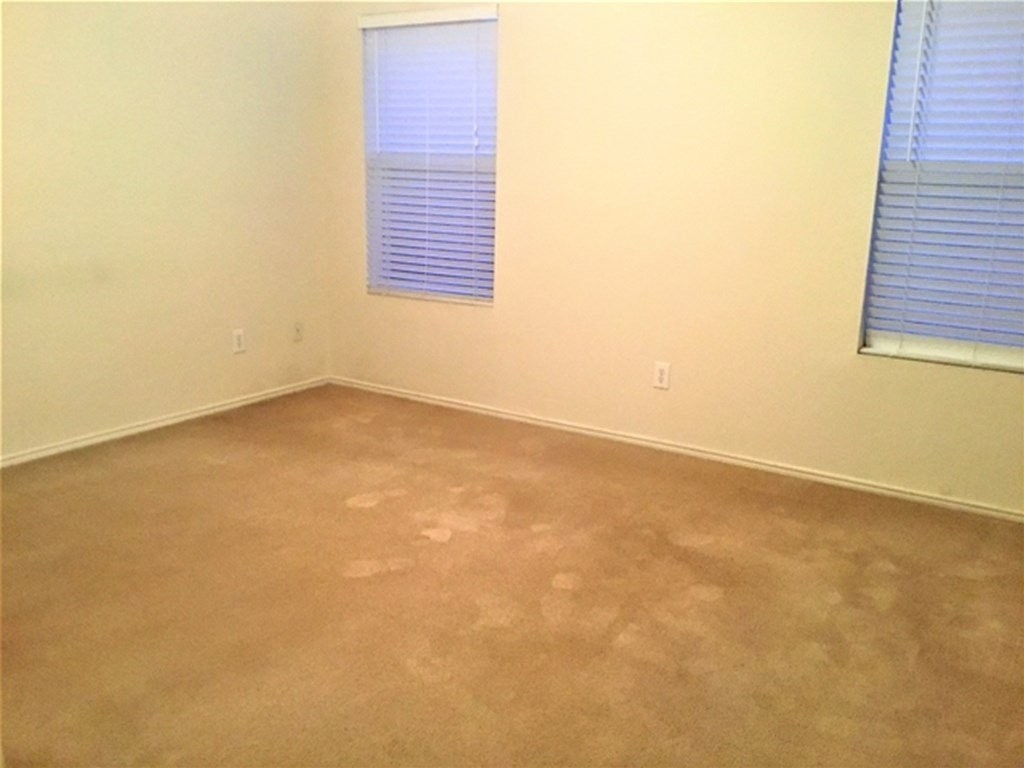 1499 Waterford Dr - Photo 5 of 7