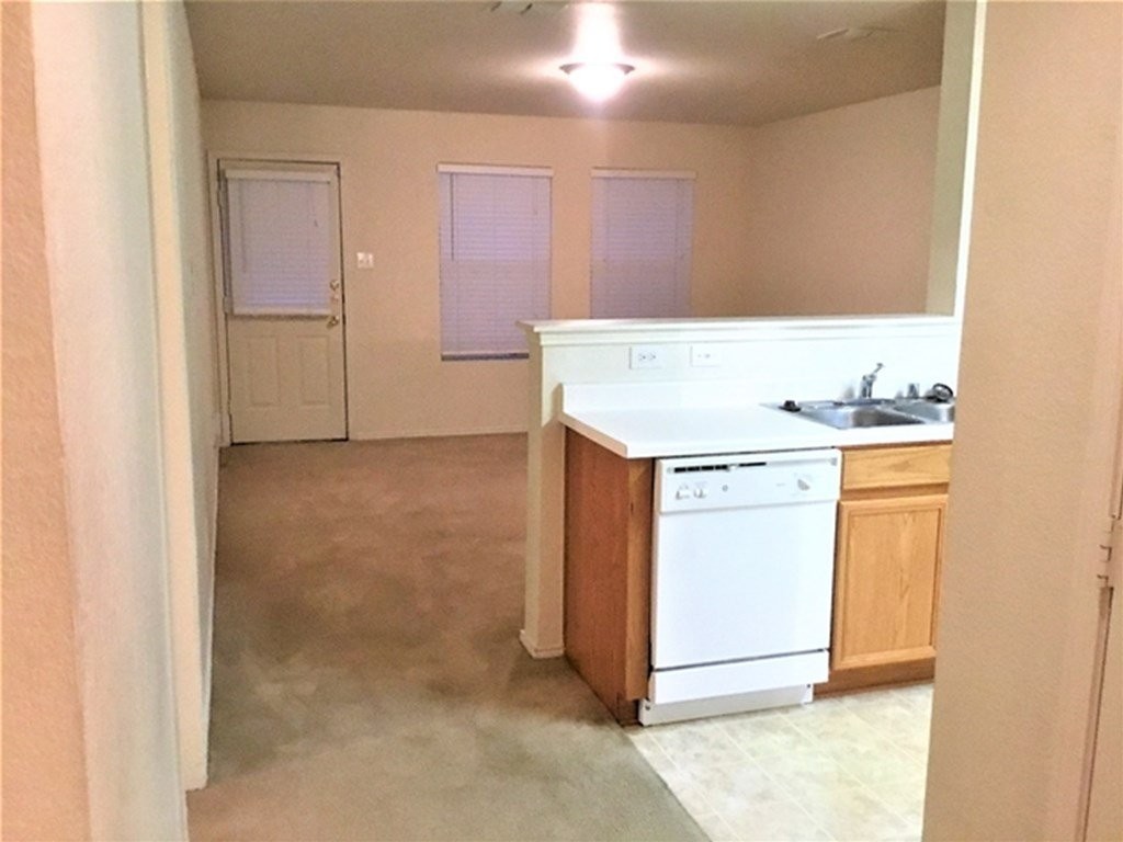 1499 Waterford Dr - Photo 6 of 7