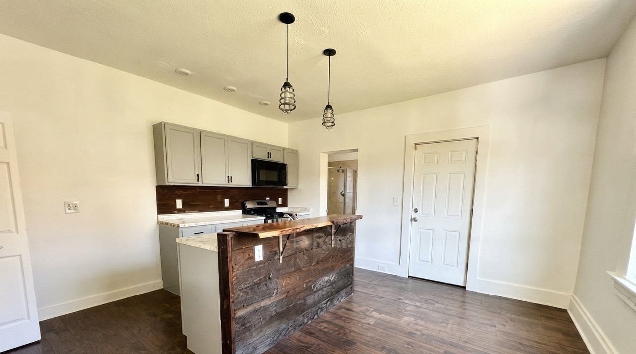 1378 Paulson Ave - Photo 2 of 3