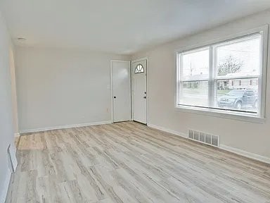 424 Powers Ave #1 - Photo 3 of 6