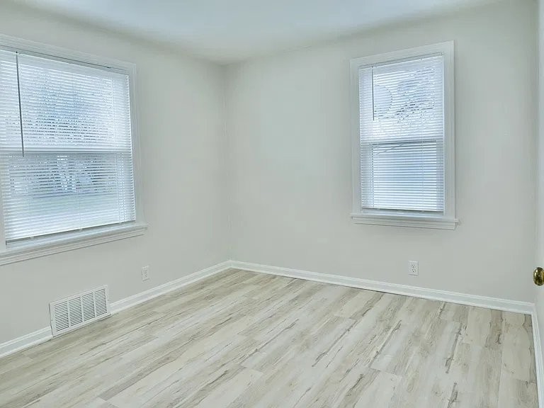 424 Powers Ave #1 - Photo 4 of 6