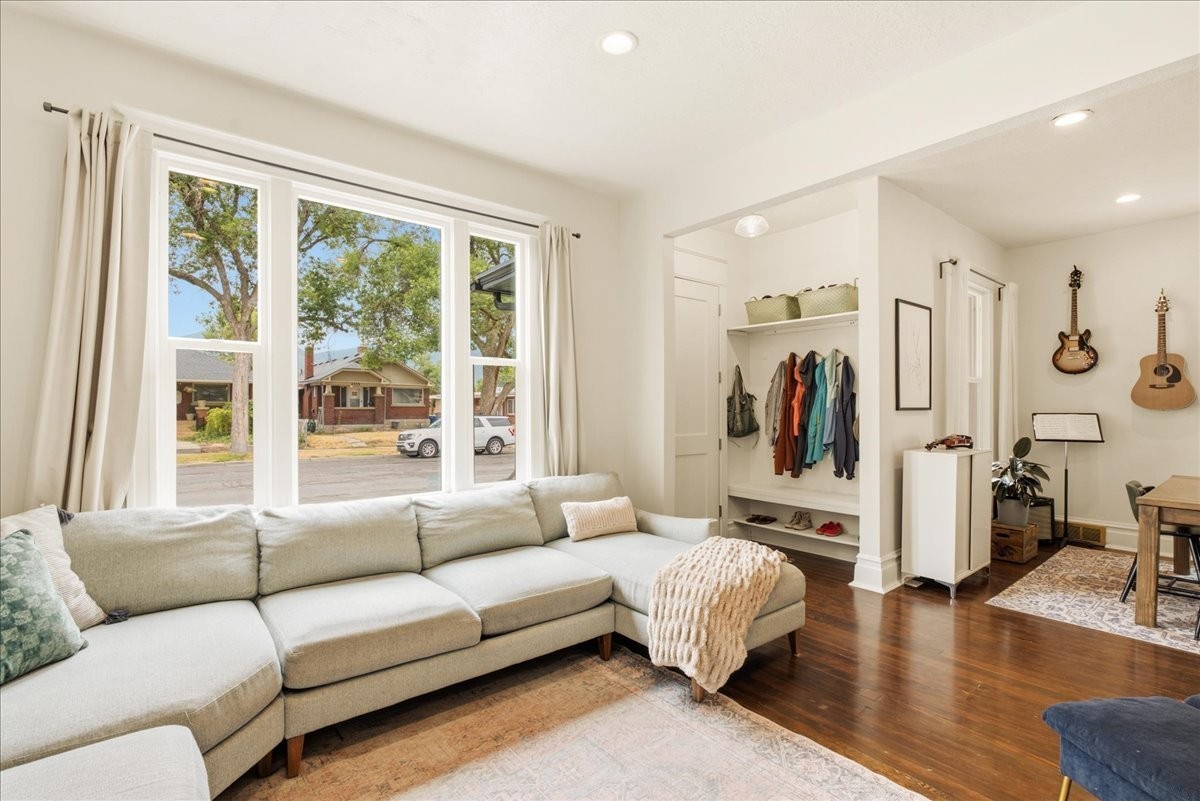 2536 S Green St - Photo 6 of 20
