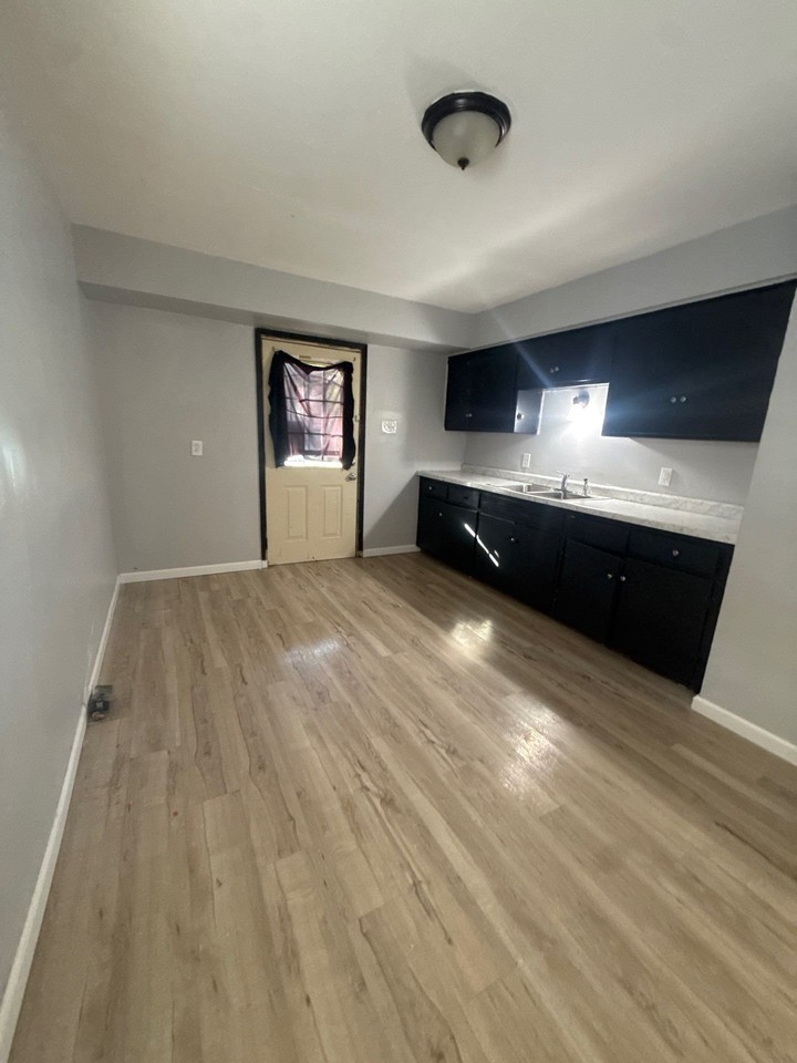 4871 N 20th St - Photo 2 of 8