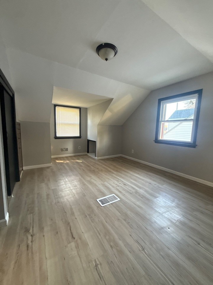 4871 N 20th St - Photo 7 of 8
