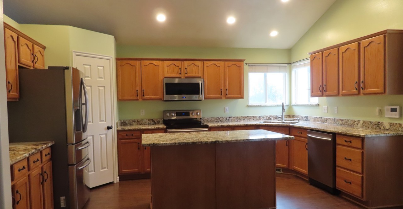 1029 Ne - Photo 2 of 10