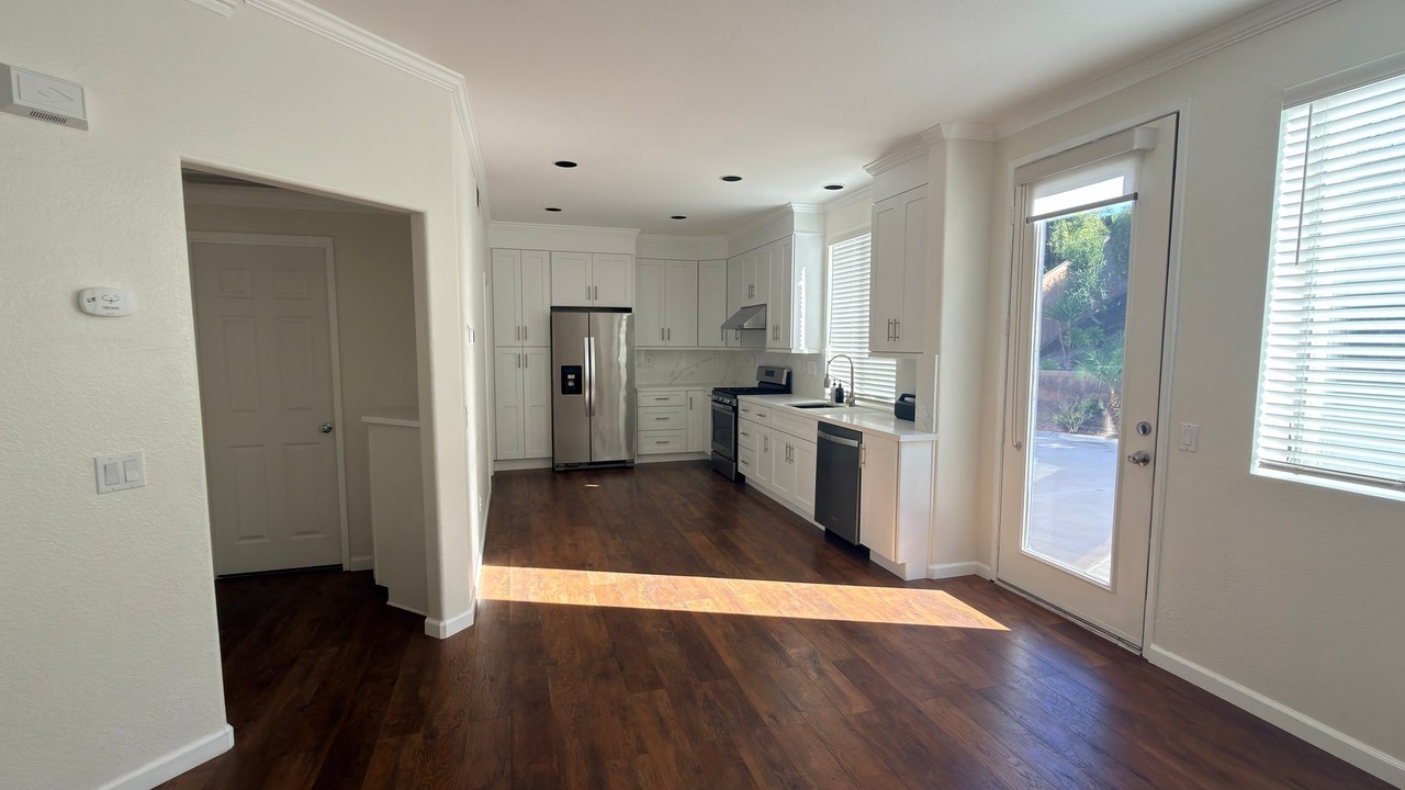 2058 Mirror Lake Pl - Photo 2 of 19