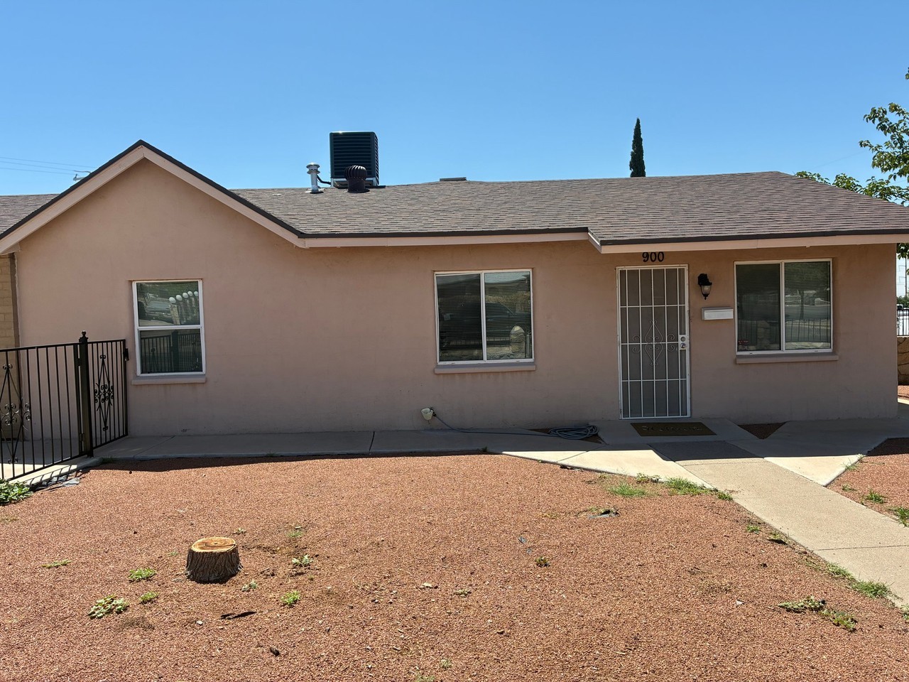 900 N Clark Dr - Photo 2 of 9