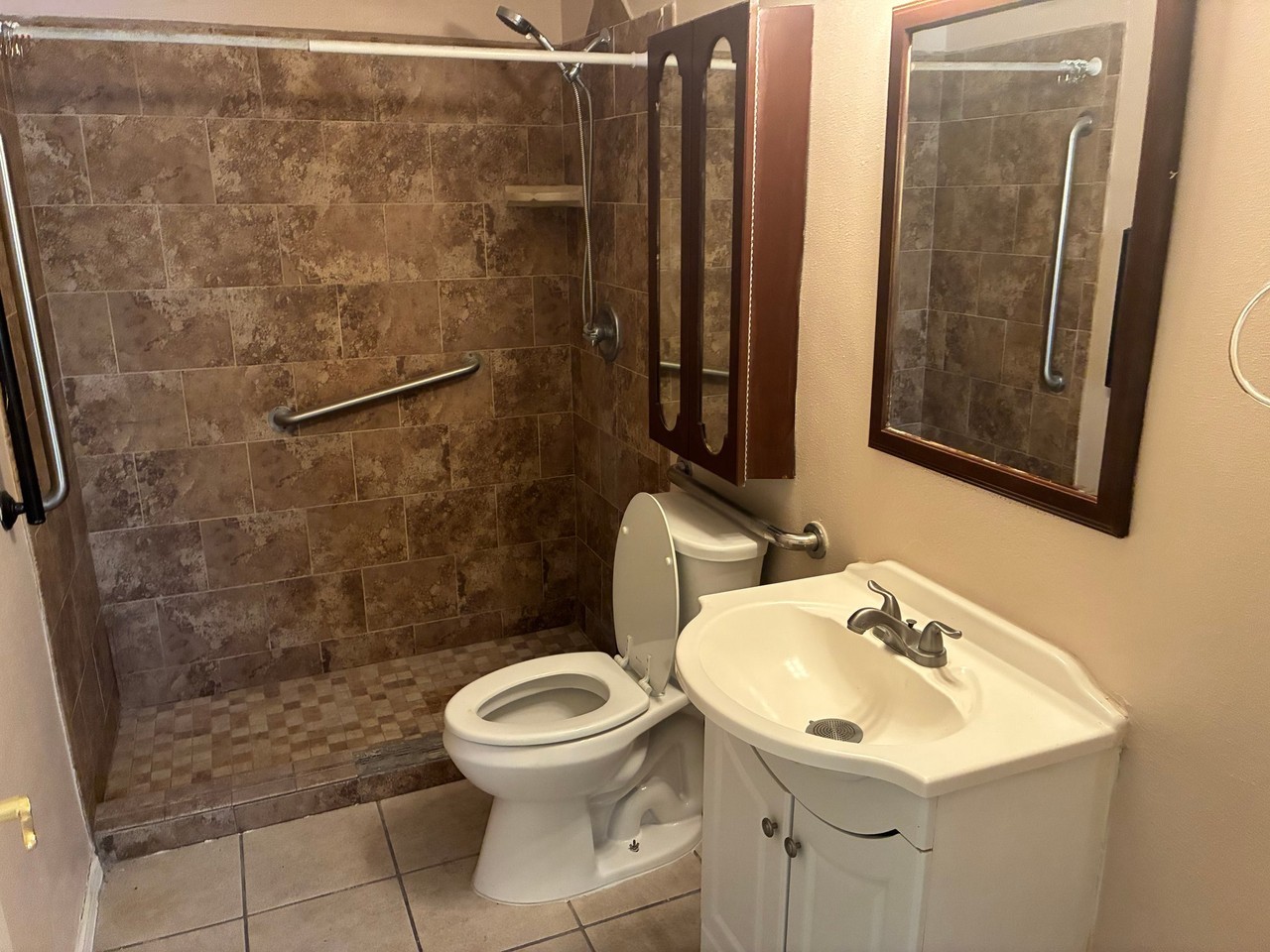 900 N Clark Dr - Photo 6 of 9