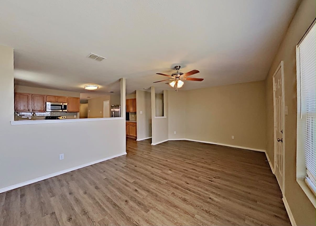 8124 Stowe Springs Ln - Photo 4 of 11