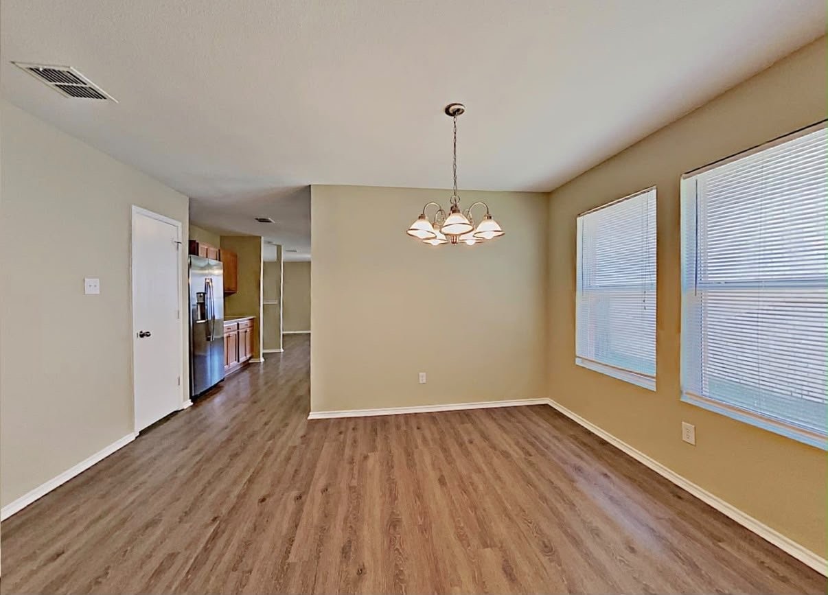 8124 Stowe Springs Ln - Photo 5 of 11