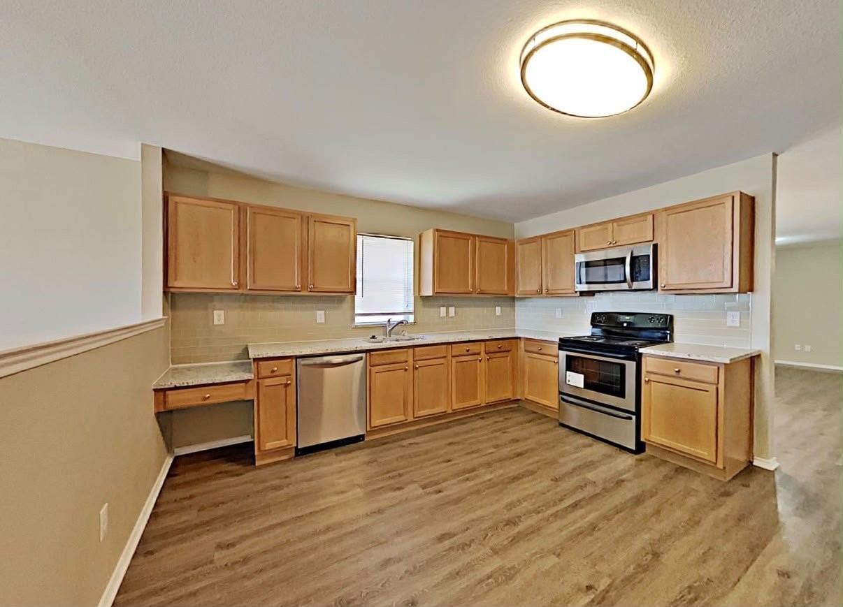 8124 Stowe Springs Ln - Photo 6 of 11