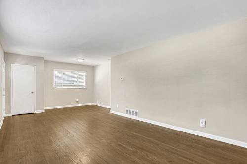 2633 Farley St - Photo 3 of 3