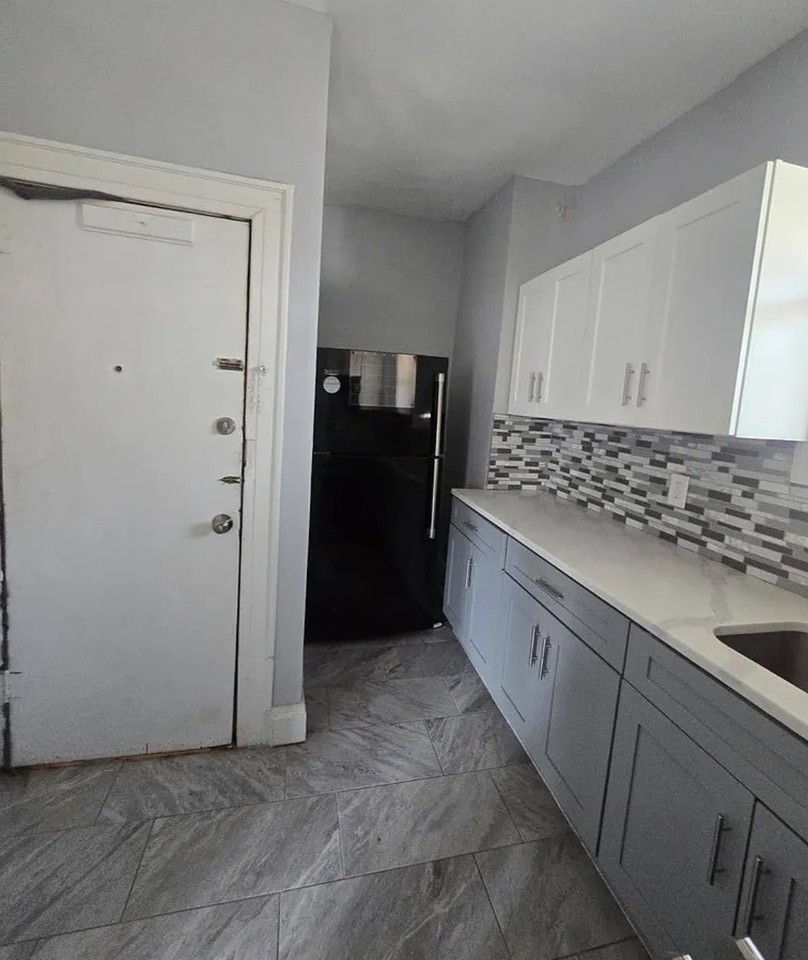 267 Goldsmith Ave #3 - Photo 3 of 8