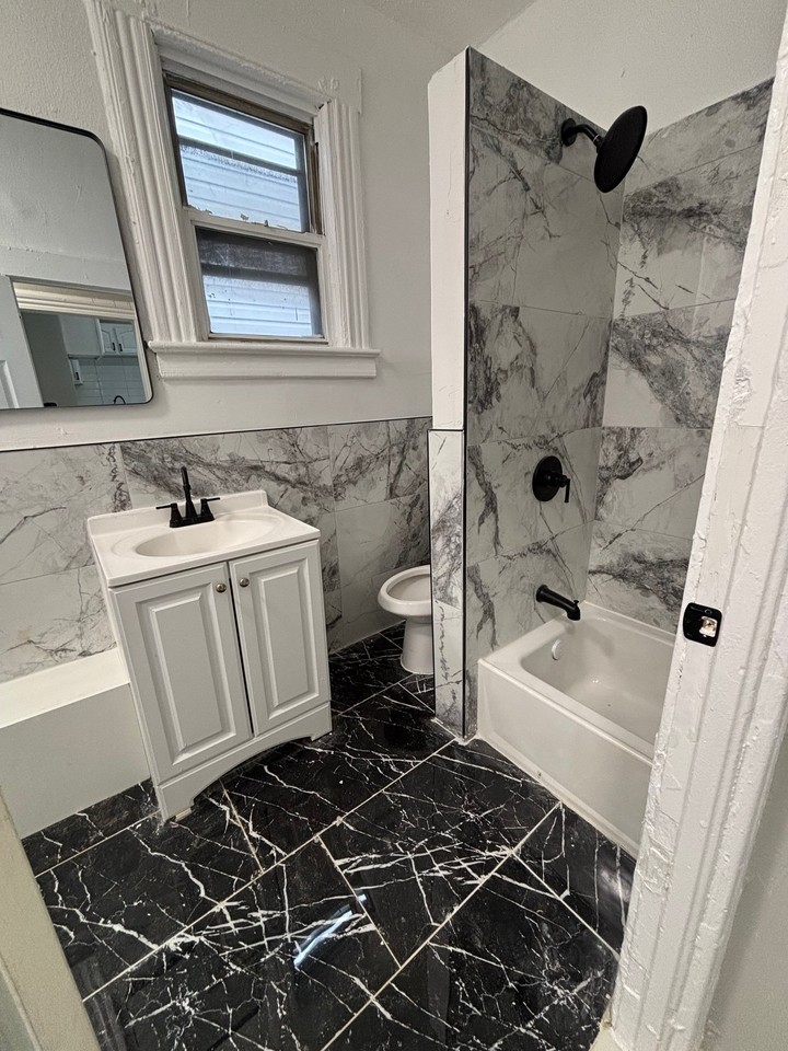 343 7th Ave W #2