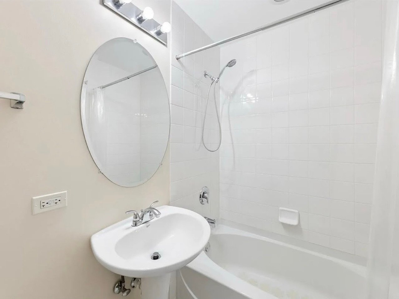 1343 S Austin Blvd #2W - Photo 2 of 10