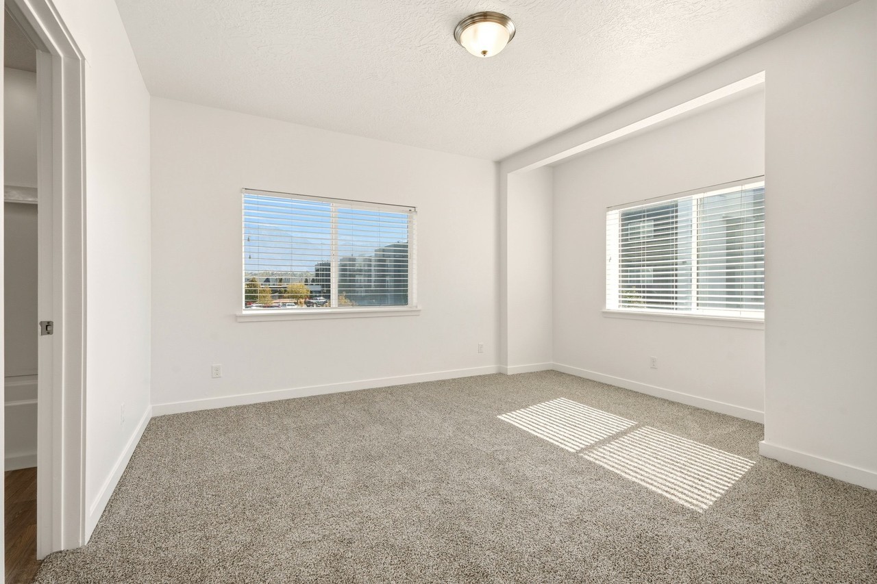 250 N Mill Rd - Photo 7 of 24