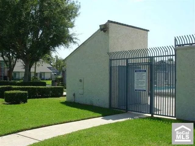 705 Windwood Dr - Photo 3 of 12
