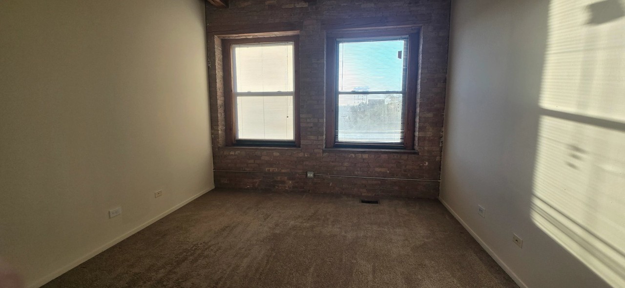 1900 S Clark St #201 - Photo 3 of 11