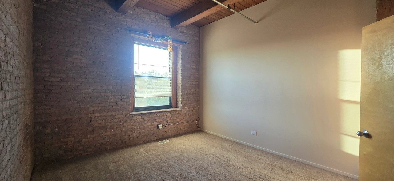 1900 S Clark St #201 - Photo 4 of 11