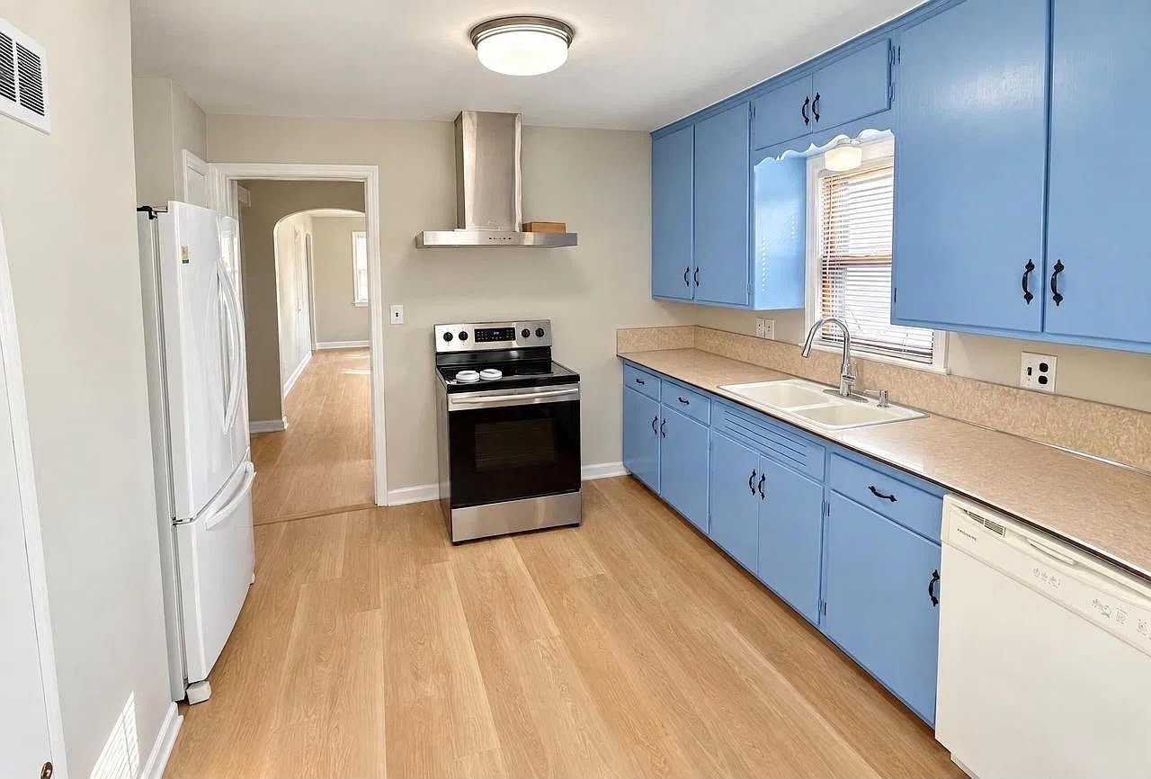 4313 S Lenox St - Photo 2 of 8