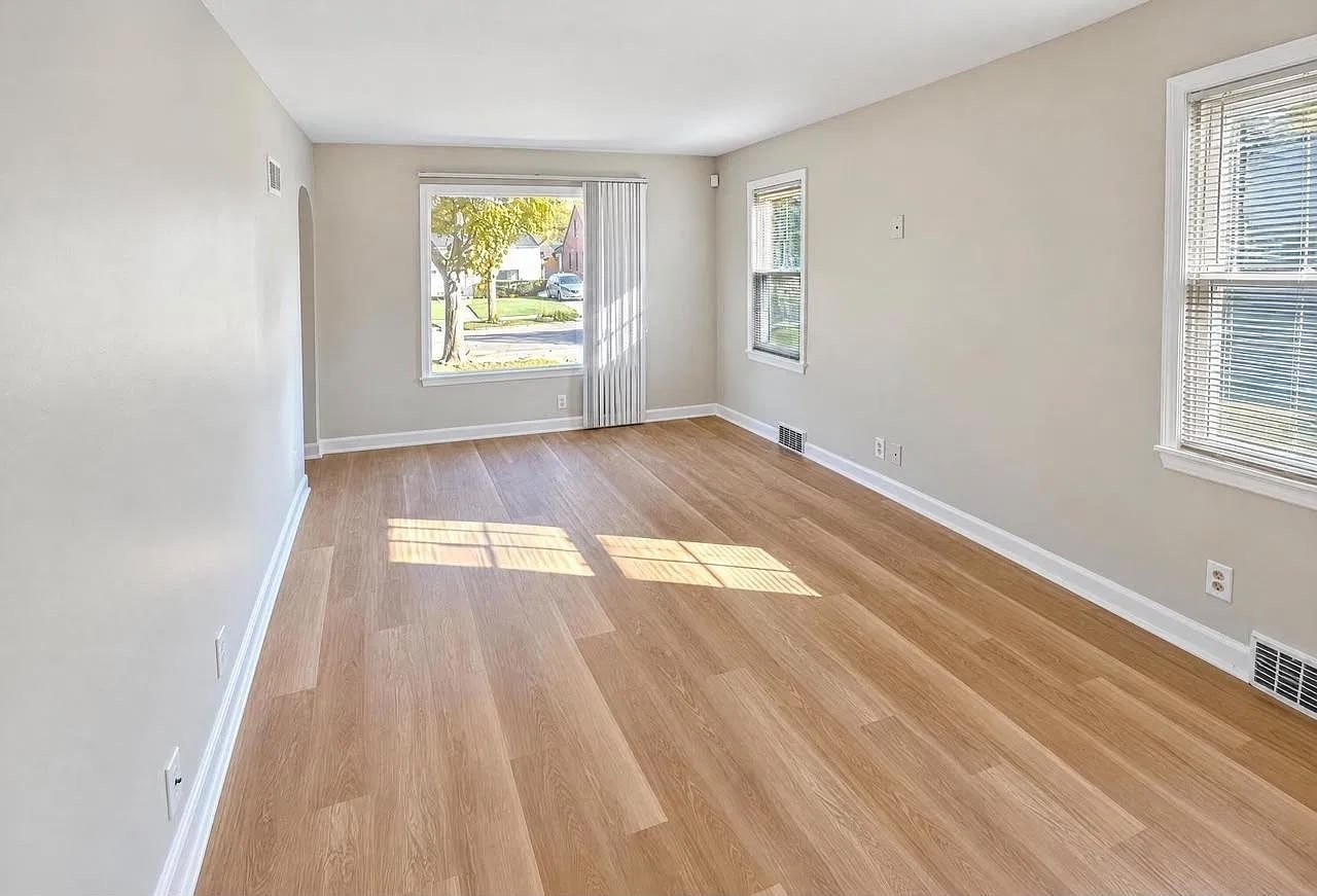 4313 S Lenox St - Photo 3 of 8