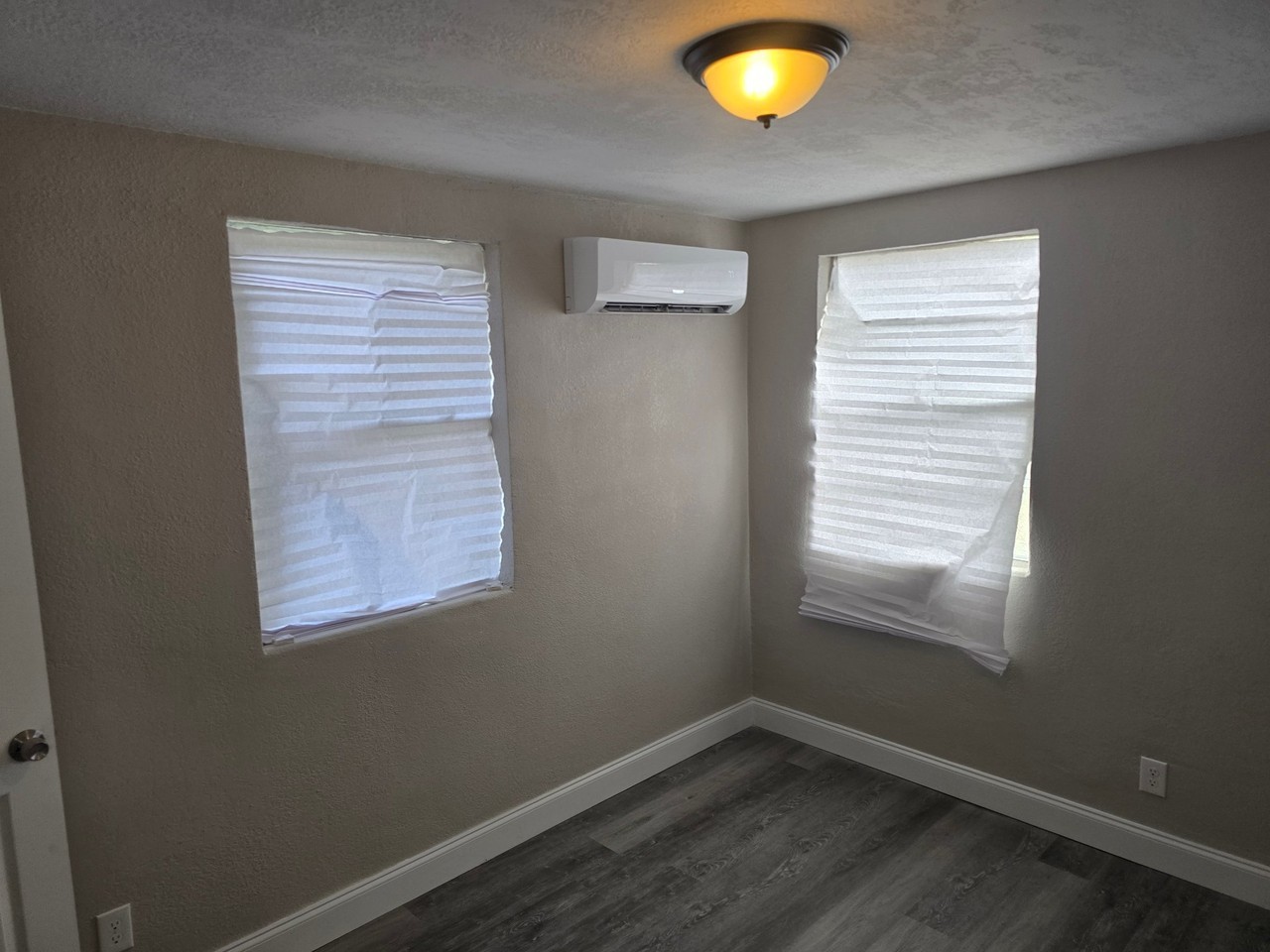 1559 Van Buren St #2 - Photo 4 of 11