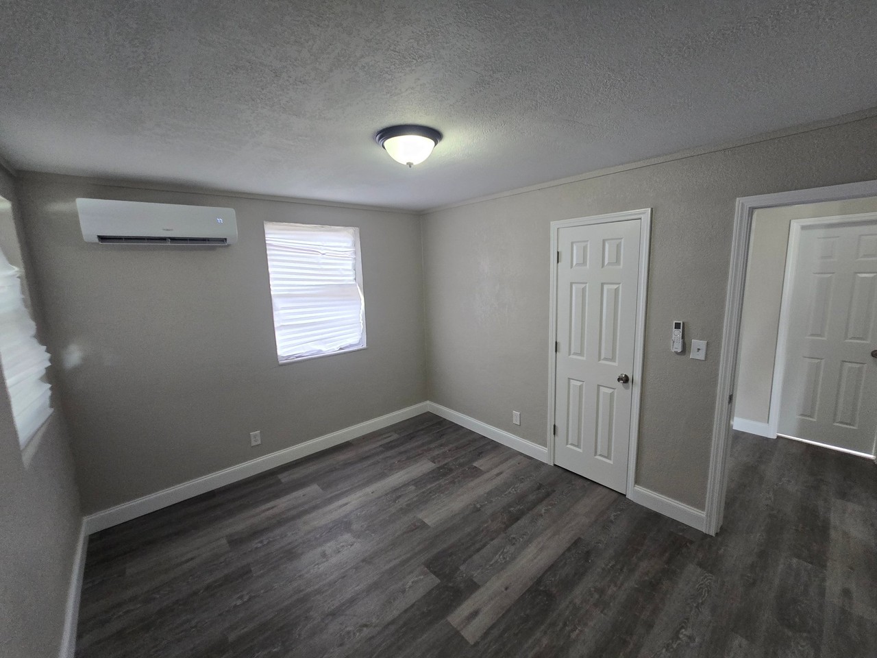 1559 Van Buren St #2 - Photo 5 of 11