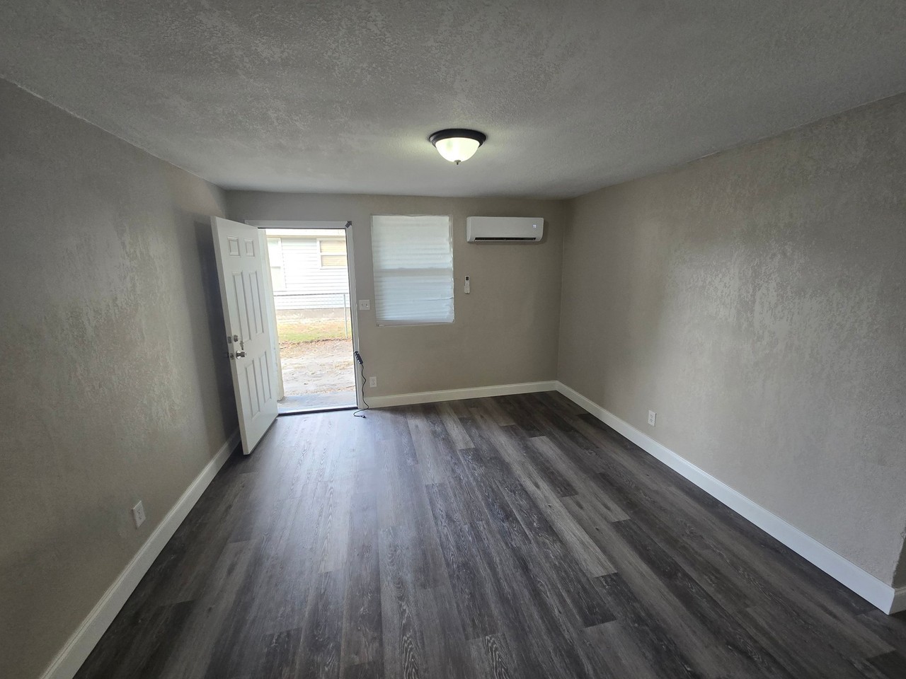 1559 Van Buren St #2 - Photo 7 of 11