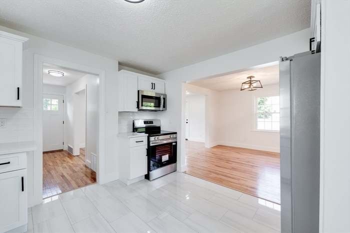 1386 Piper Rd - Photo 4 of 10