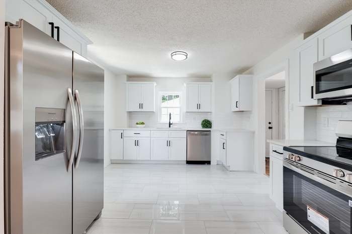 1386 Piper Rd - Photo 5 of 10