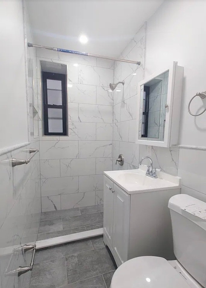 4213 23rd Ave #R - Photo 2 of 8