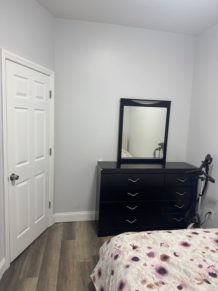 4213 23rd Ave #R - Photo 4 of 8