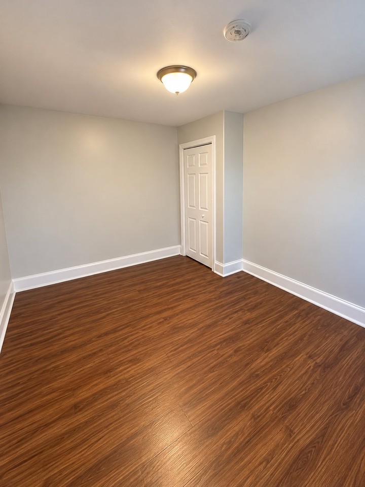 724 N Madison St #2 - Photo 3 of 8