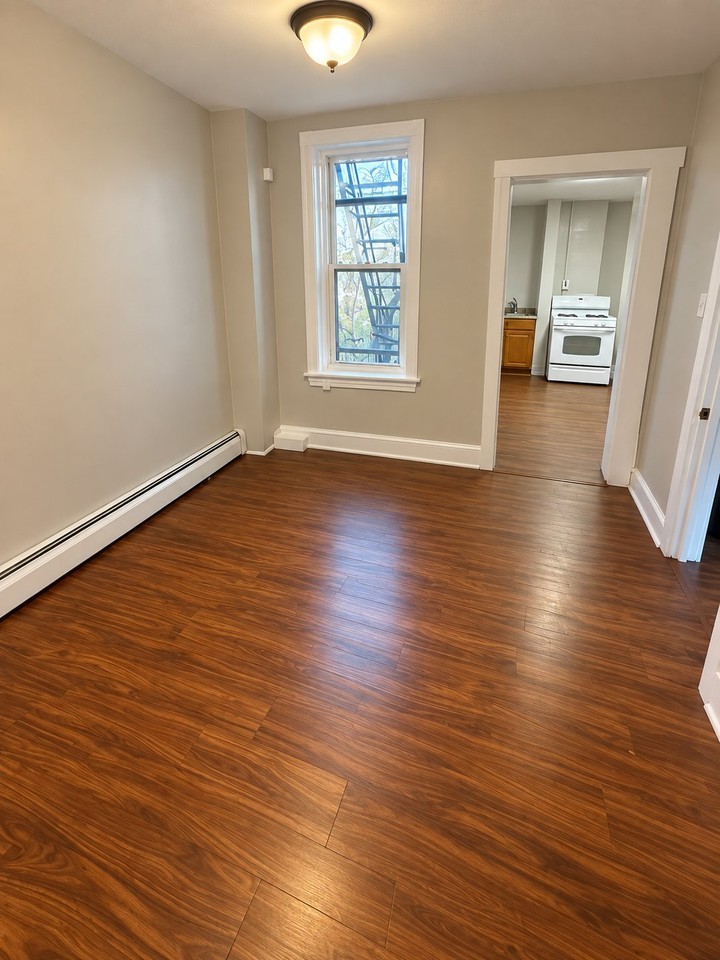 724 N Madison St #2 - Photo 5 of 8