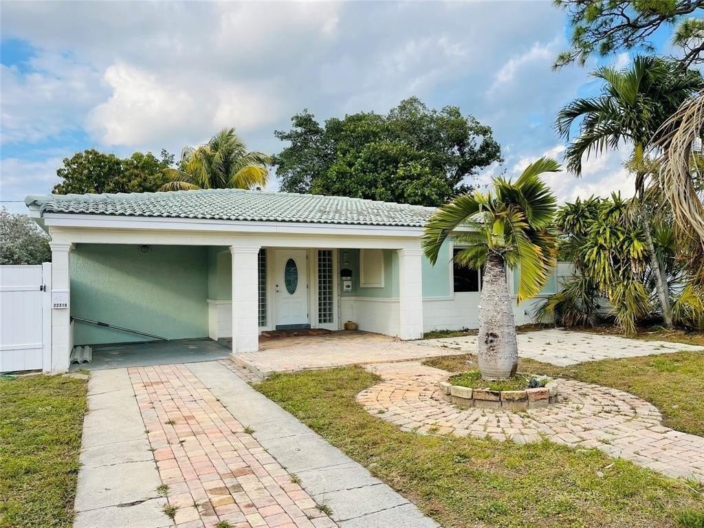 2231 Sw 14th St #A - Photo 4 of 23