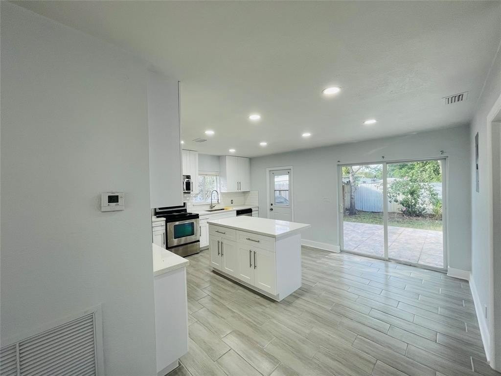 2231 Sw 14th St #A - Photo 6 of 23