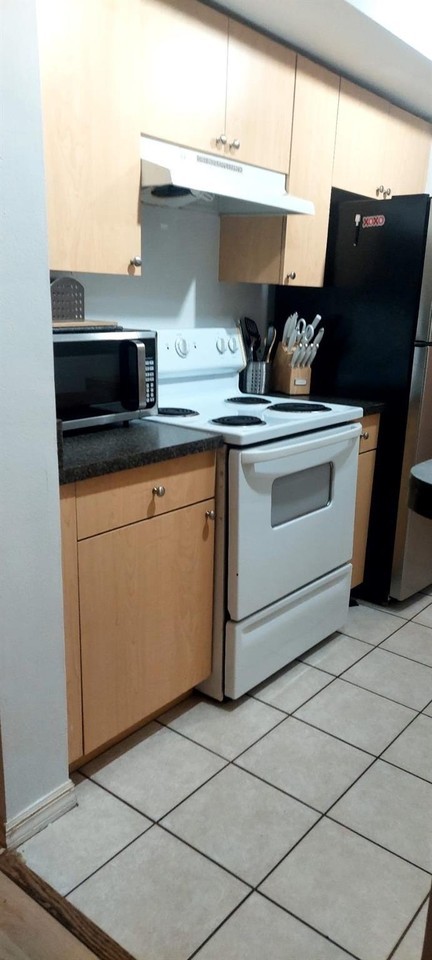 903 Villa Cir #903 - Photo 5 of 26