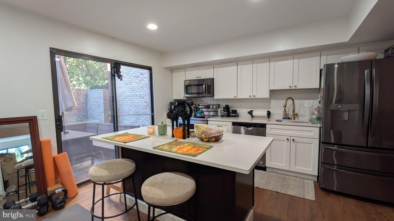 2149 Chapel Valley Ln - Photo 4 of 38