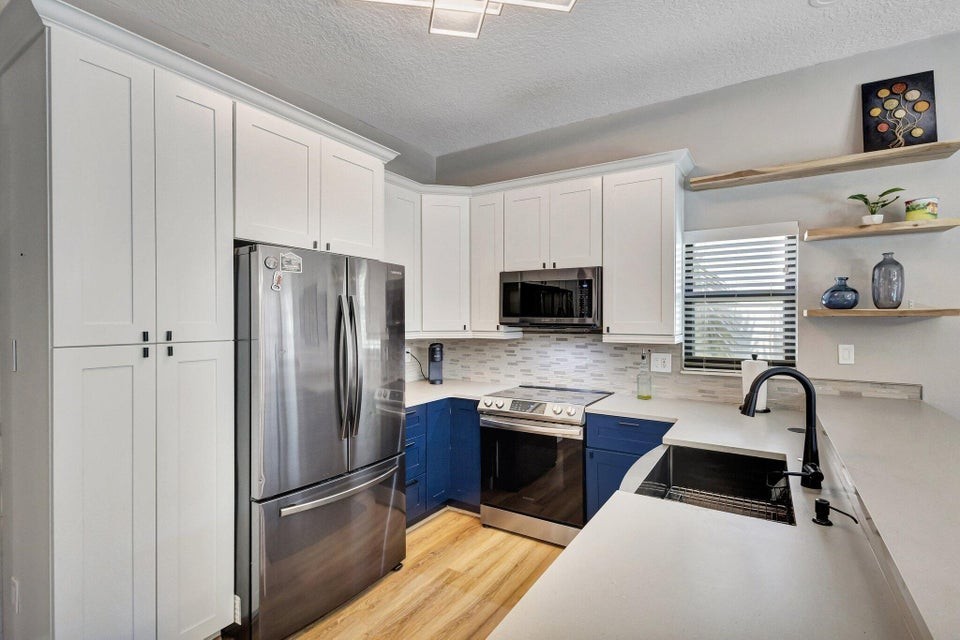 13005 Meadowbreeze Drive - Photo 5 of 14