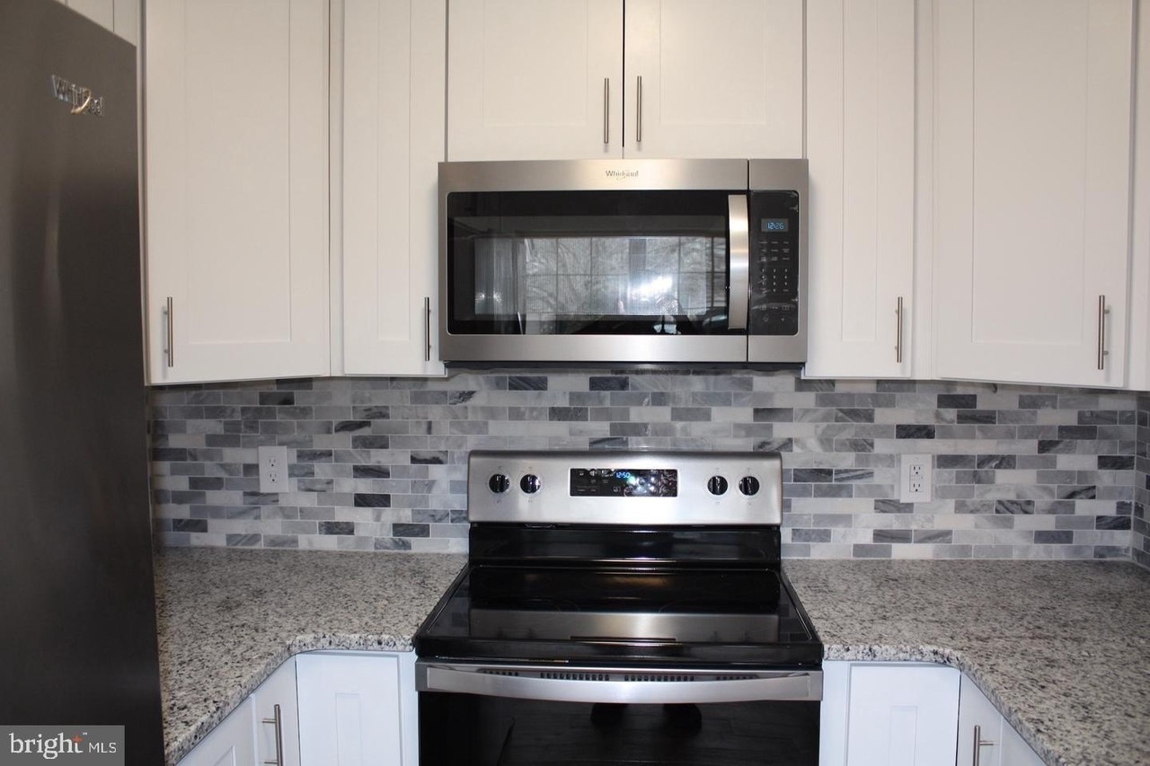 5078 Rosewood Dr - Photo 5 of 23