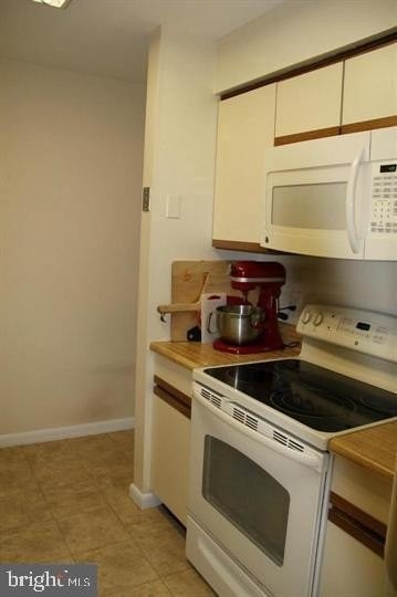 303 N Maple Ave - Photo 6 of 23