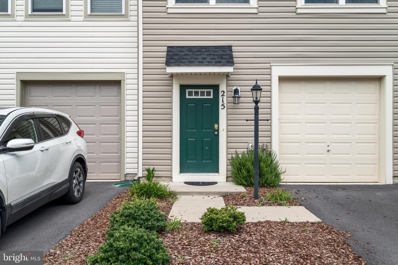 215 Crofton Ct - Photo 3 of 50
