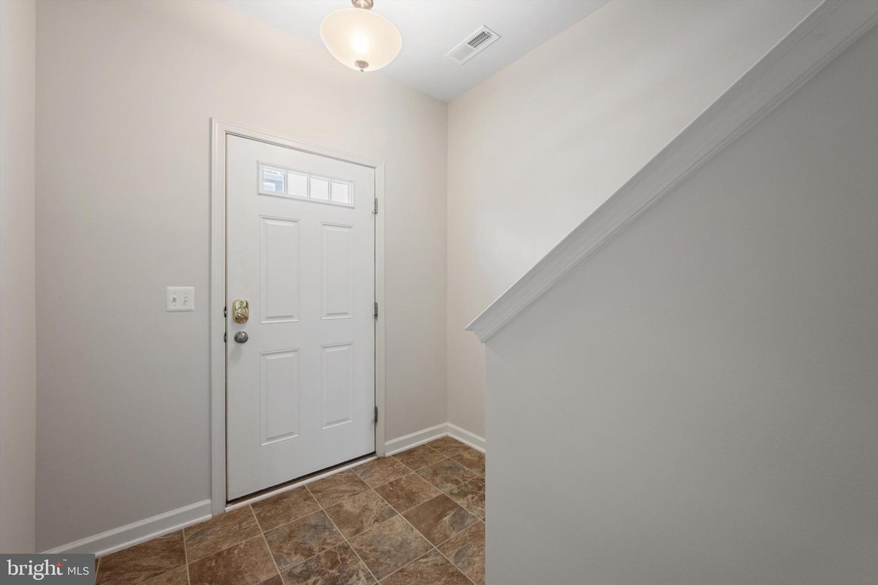 215 Crofton Ct - Photo 4 of 50