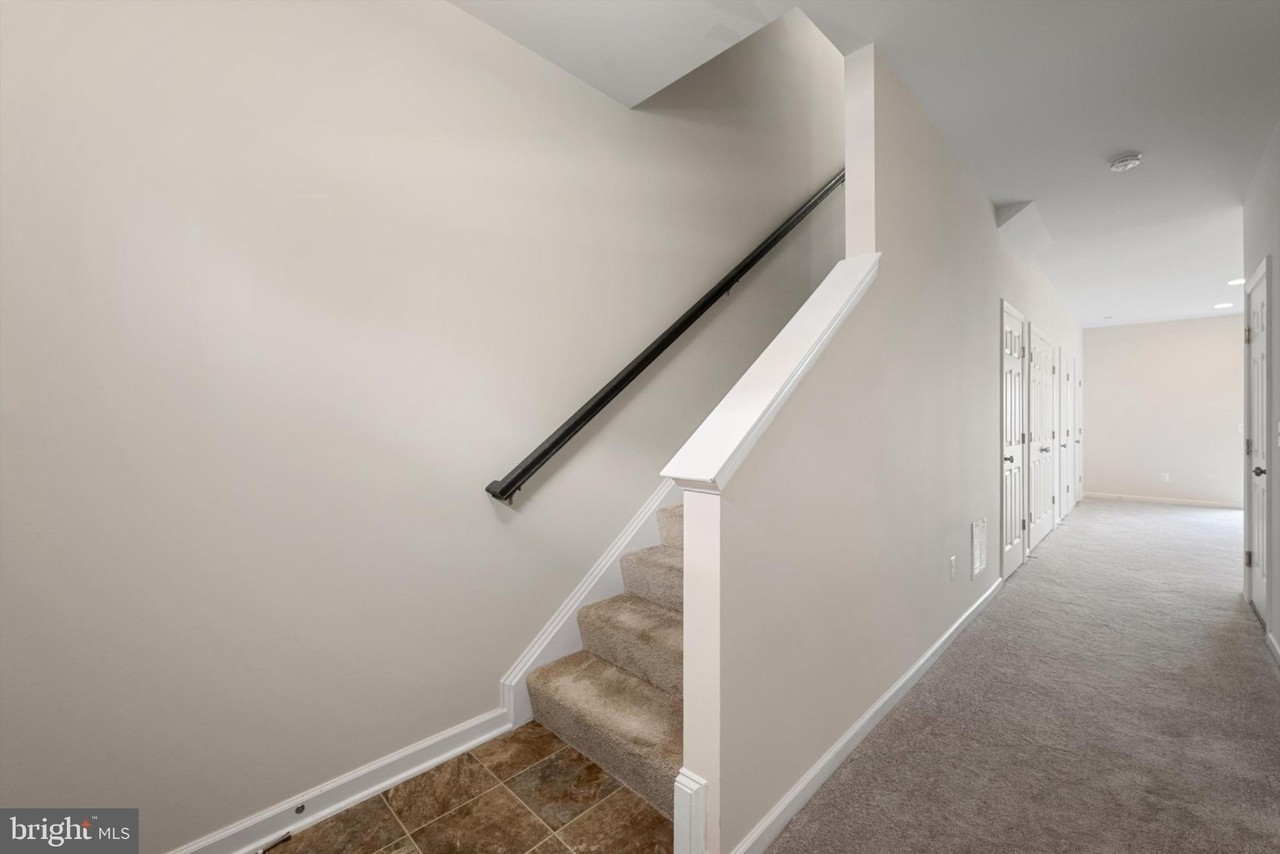 215 Crofton Ct - Photo 5 of 50