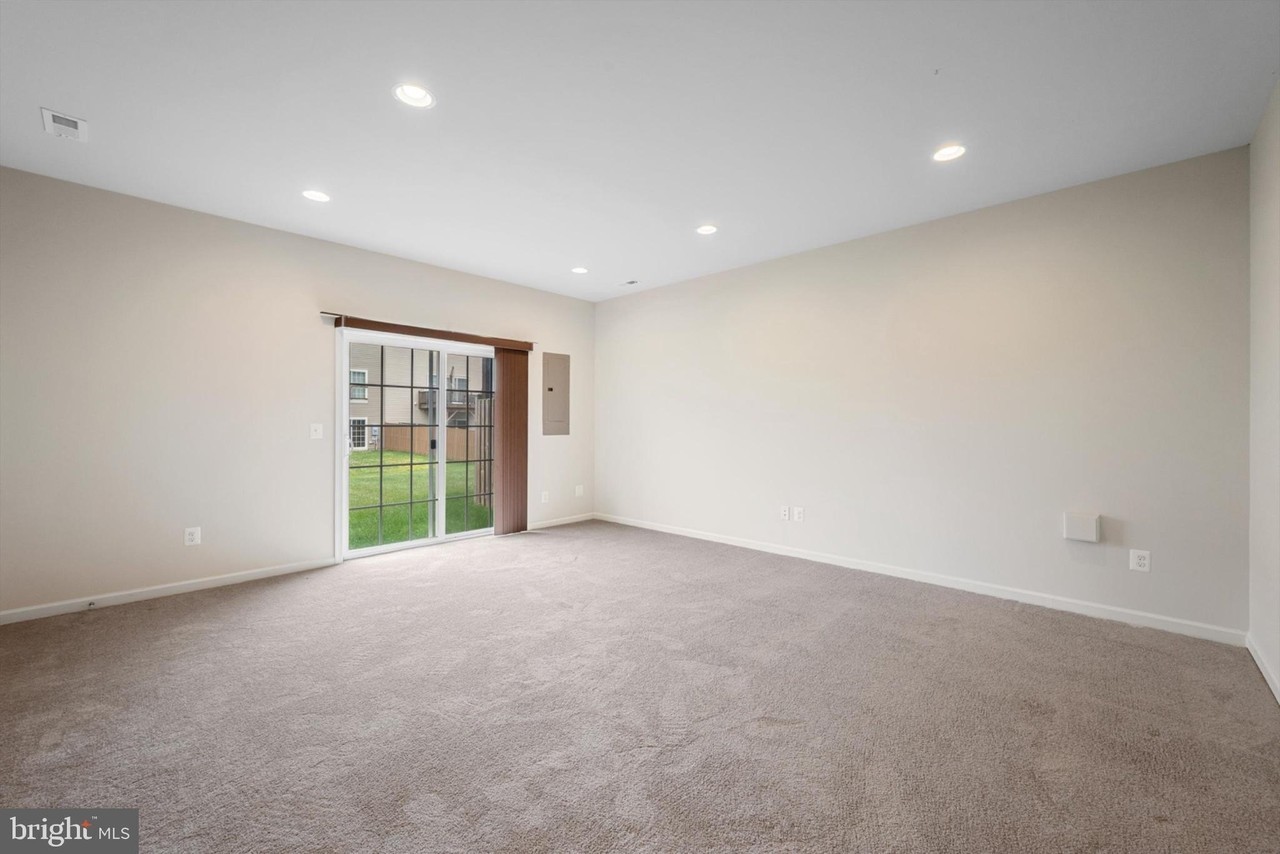 215 Crofton Ct - Photo 6 of 50