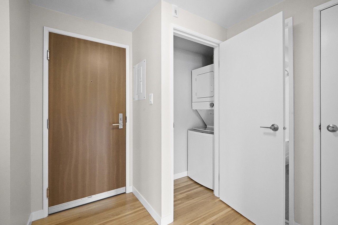 121 West 20th Street #304 - Photo 5 of 14